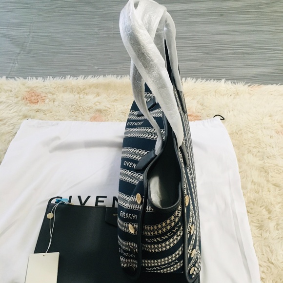New Authentic Givenchy Medium Bond Chain Canvas Tote - Picture 5 of 8